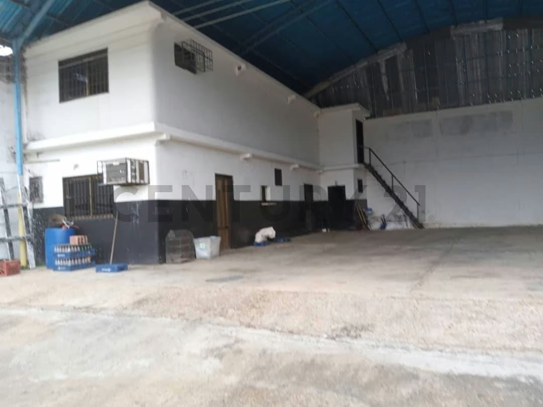 galpon con oficinas en el sector monterrey de anaco - 10
