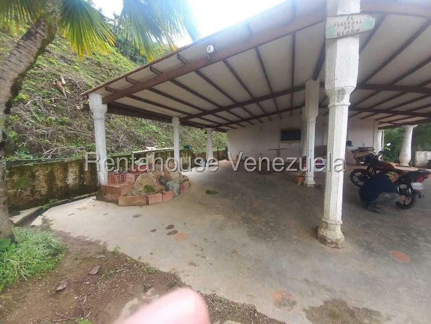 Casa (1 Nivel) en Venta en Avenida Principal Cecilio Acosta, Miranda - 2