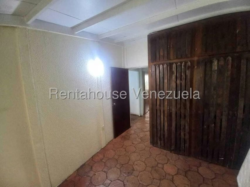 Casa (1 Nivel) en Venta en Avenida Principal Cecilio Acosta, Miranda - 17