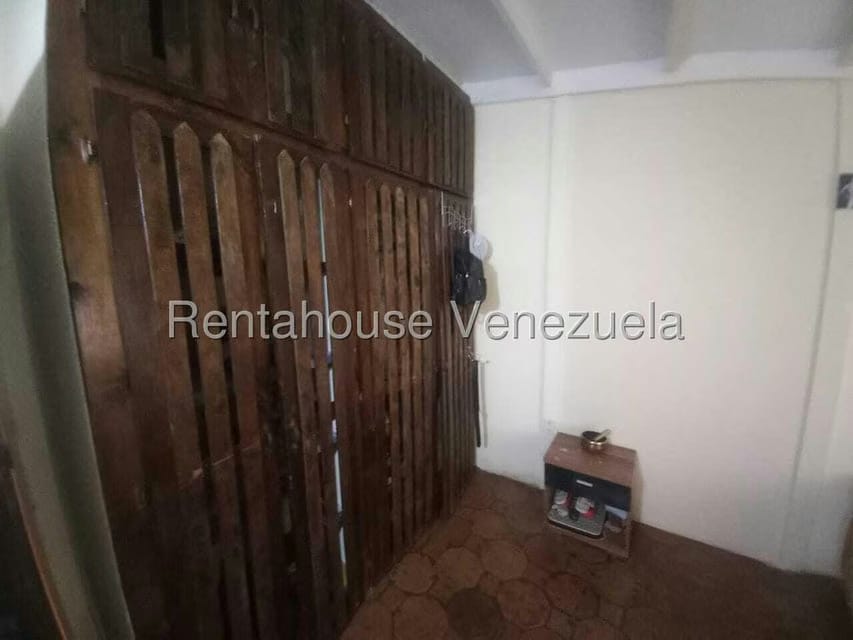 Casa (1 Nivel) en Venta en Avenida Principal Cecilio Acosta, Miranda - 24