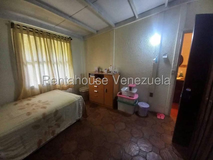 Casa (1 Nivel) en Venta en Avenida Principal Cecilio Acosta, Miranda - 25