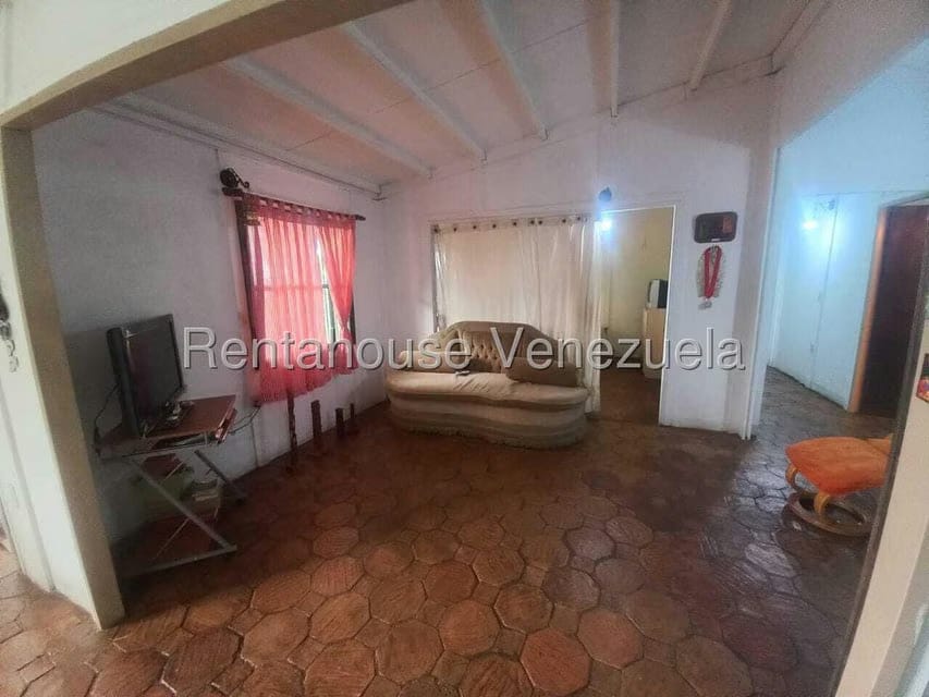 Casa (1 Nivel) en Venta en Avenida Principal Cecilio Acosta, Miranda - 37