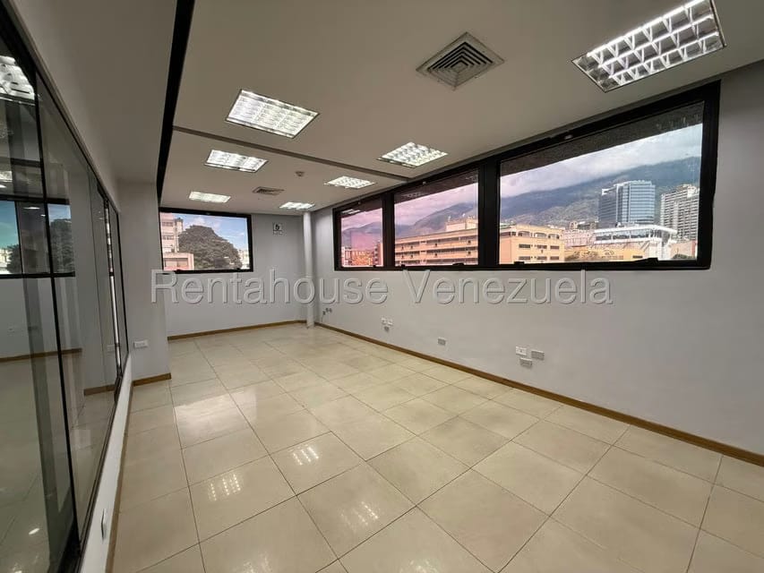 Comercial (Local Comercial) en Alquiler en Los Cortijos de Lourdes, Distrito Metropolitano - 12