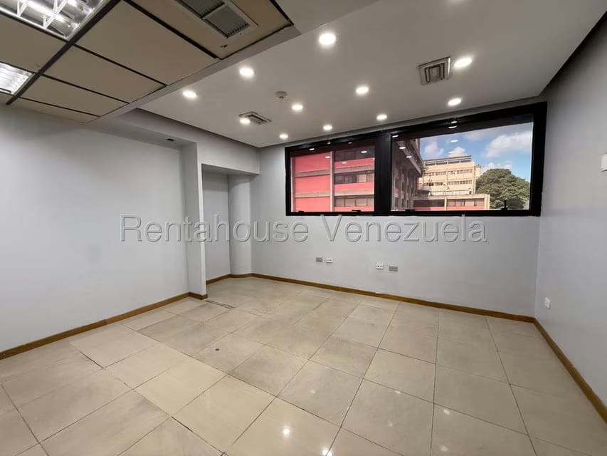 Comercial (Local Comercial) en Alquiler en Los Cortijos de Lourdes, Distrito Metropolitano - 13