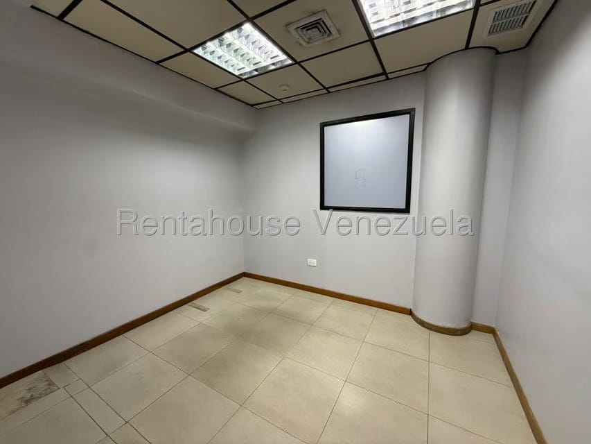 Comercial (Local Comercial) en Alquiler en Los Cortijos de Lourdes, Distrito Metropolitano - 15