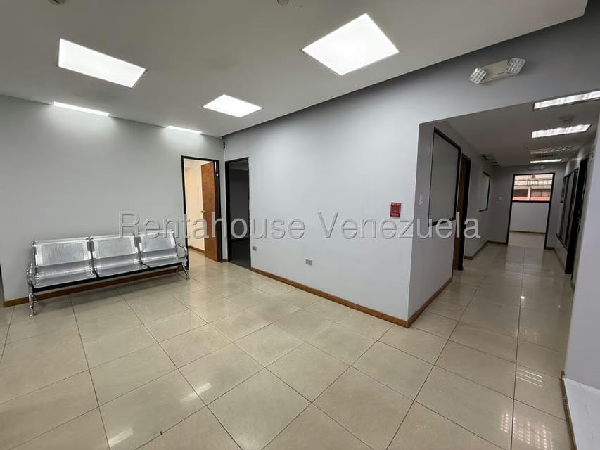 Comercial (Local Comercial) en Alquiler en Los Cortijos de Lourdes, Distrito Metropolitano - 16