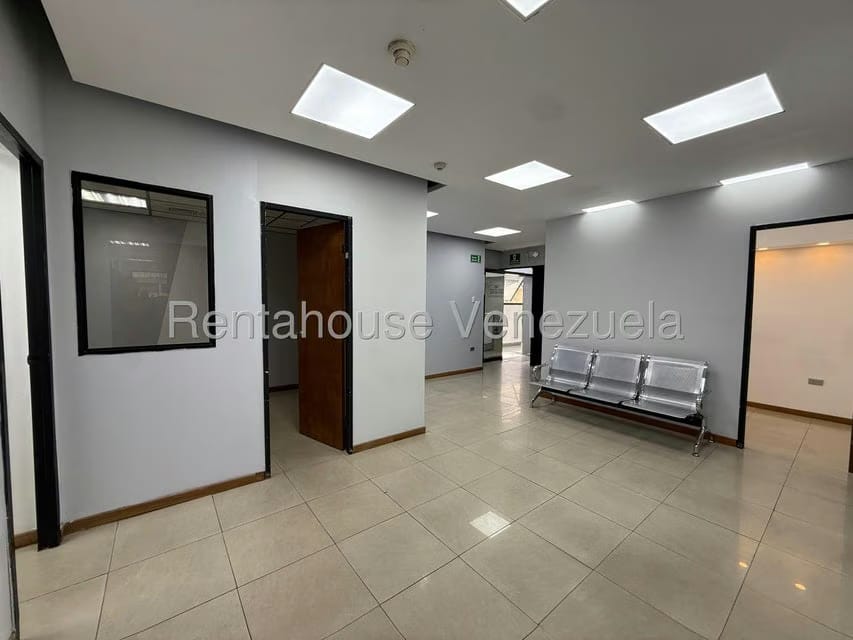 Comercial (Local Comercial) en Alquiler en Los Cortijos de Lourdes, Distrito Metropolitano - 17