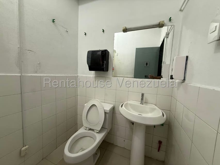 Comercial (Local Comercial) en Alquiler en Los Cortijos de Lourdes, Distrito Metropolitano - 28