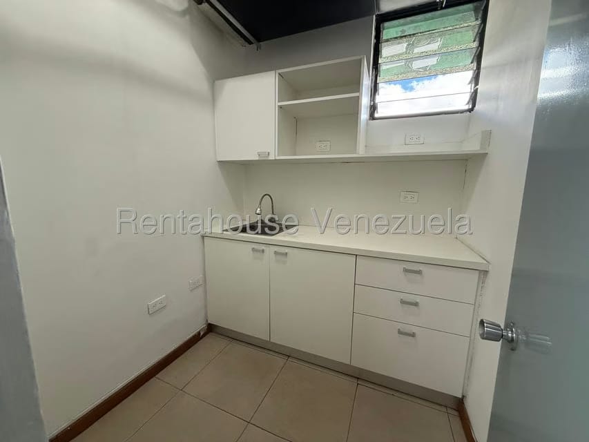 Comercial (Local Comercial) en Alquiler en Los Cortijos de Lourdes, Distrito Metropolitano - 29