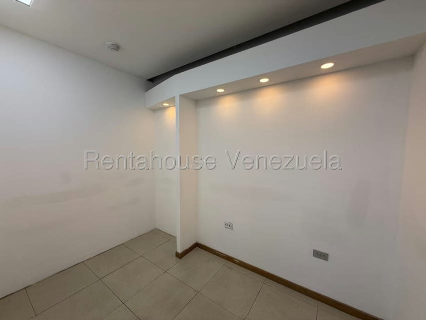 Comercial (Local Comercial) en Alquiler en Los Cortijos de Lourdes, Distrito Metropolitano - 31