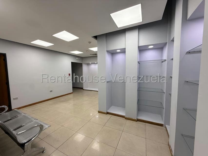Comercial (Local Comercial) en Alquiler en Los Cortijos de Lourdes, Distrito Metropolitano - 5