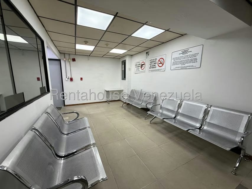 Comercial (Local Comercial) en Alquiler en Los Cortijos de Lourdes, Distrito Metropolitano - 9