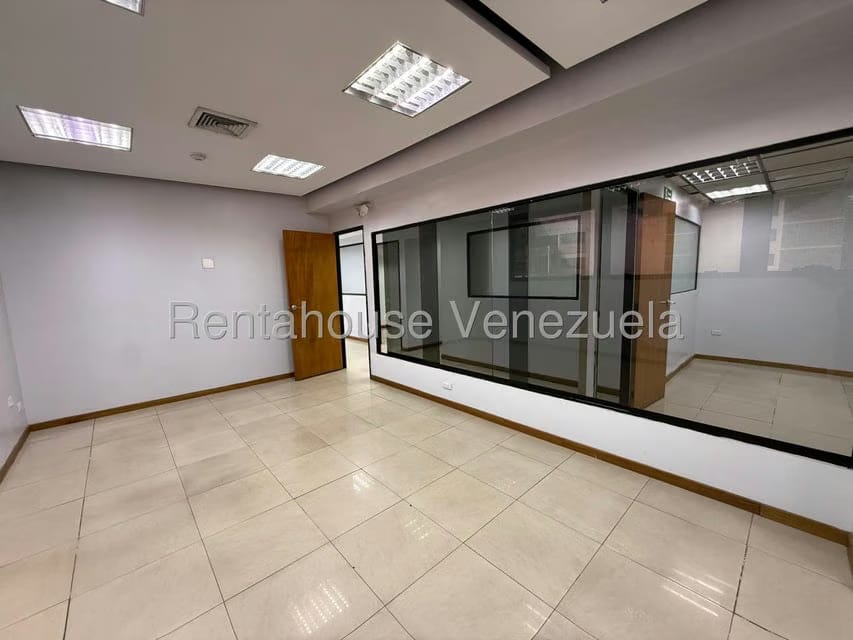 Comercial (Local Comercial) en Alquiler en Los Cortijos de Lourdes, Distrito Metropolitano - 10