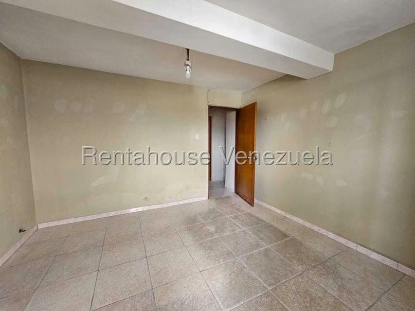 Apartamento (1 Nivel) en Venta en Avenida Bolivar, Aragua - 16