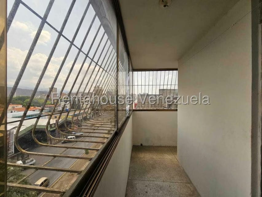 Apartamento (1 Nivel) en Venta en Avenida Bolivar, Aragua - 18