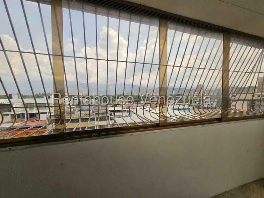 Apartamento (1 Nivel) en Venta en Avenida Bolivar, Aragua - 24