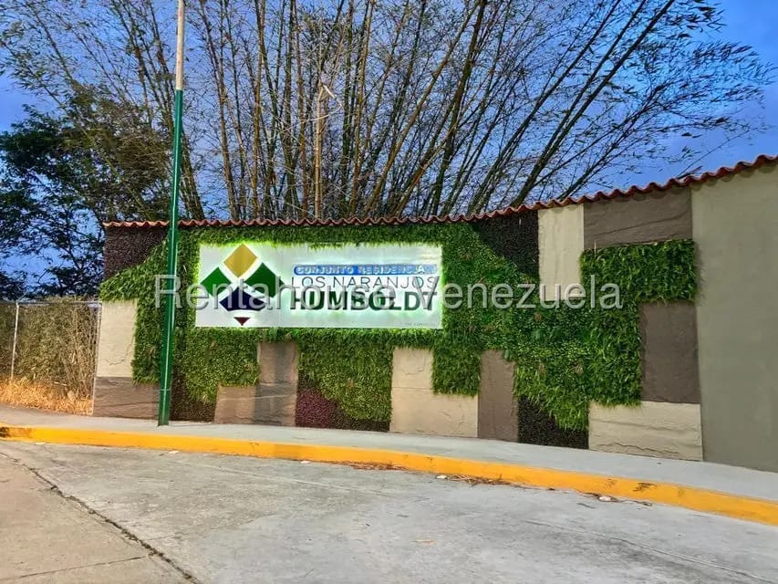 Apartamento (1 Nivel) en Alquiler en Los Naranjos Humboldt, Distrito Metropolitano - 2