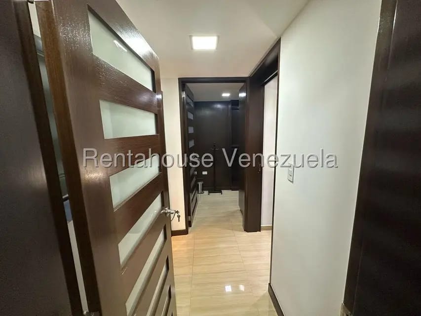 Apartamento (1 Nivel) en Alquiler en Los Naranjos Humboldt, Distrito Metropolitano - 11