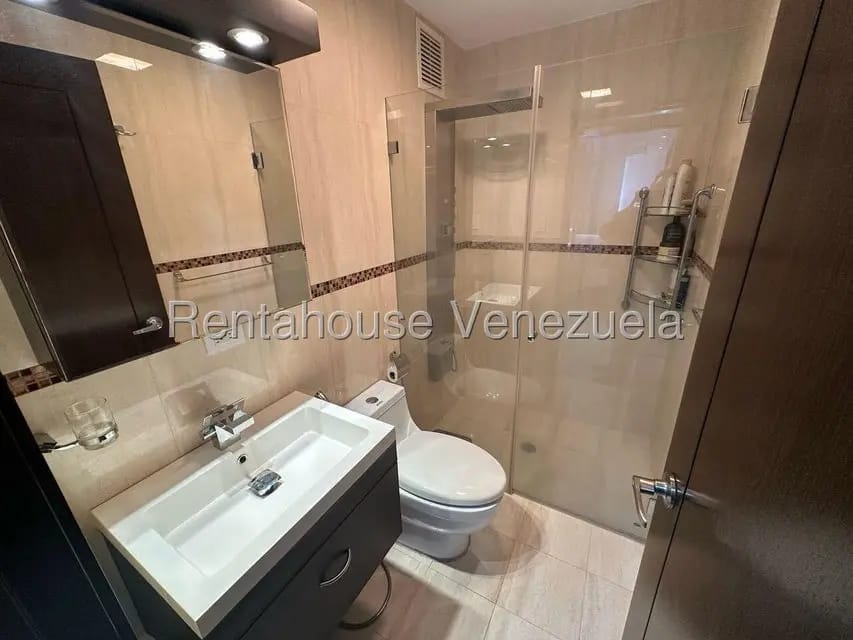 Apartamento (1 Nivel) en Alquiler en Los Naranjos Humboldt, Distrito Metropolitano - 15