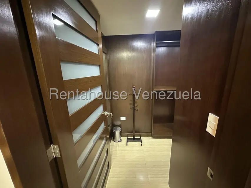 Apartamento (1 Nivel) en Alquiler en Los Naranjos Humboldt, Distrito Metropolitano - 16
