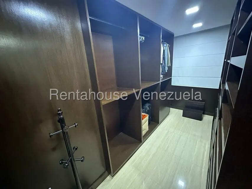Apartamento (1 Nivel) en Alquiler en Los Naranjos Humboldt, Distrito Metropolitano - 17