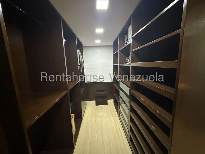 Apartamento (1 Nivel) en Alquiler en Los Naranjos Humboldt, Distrito Metropolitano - 19