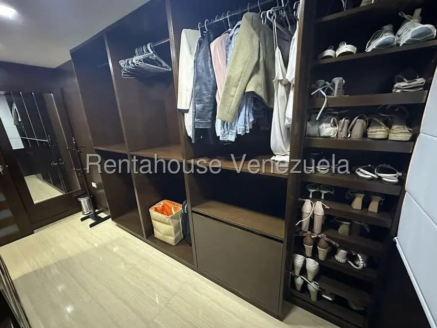 Apartamento (1 Nivel) en Alquiler en Los Naranjos Humboldt, Distrito Metropolitano - 20