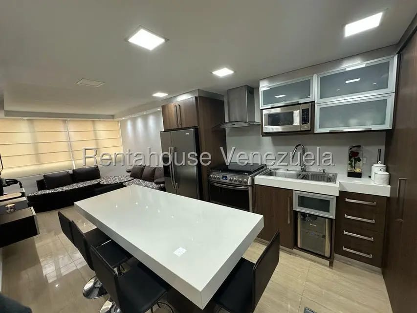 Apartamento (1 Nivel) en Alquiler en Los Naranjos Humboldt, Distrito Metropolitano - 3