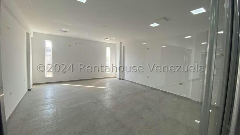 Comercial (Local Comercial) en Alquiler en La 'L', Zulia - 4