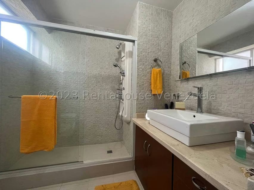 Apartamento (1 Nivel) en Venta en Lomas de Prados del Este, Distrito Metropolitano - 9