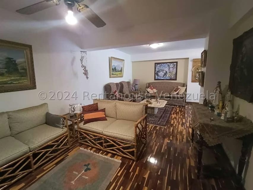 Apartamento (1 Nivel) en Venta en Cumbres de Curumo, Distrito Metropolitano - 4