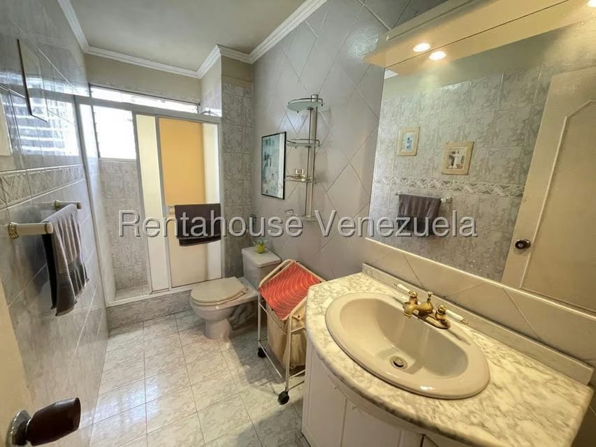 Apartamento (Duplex) en Venta en La Urbina, Distrito Metropolitano - 26