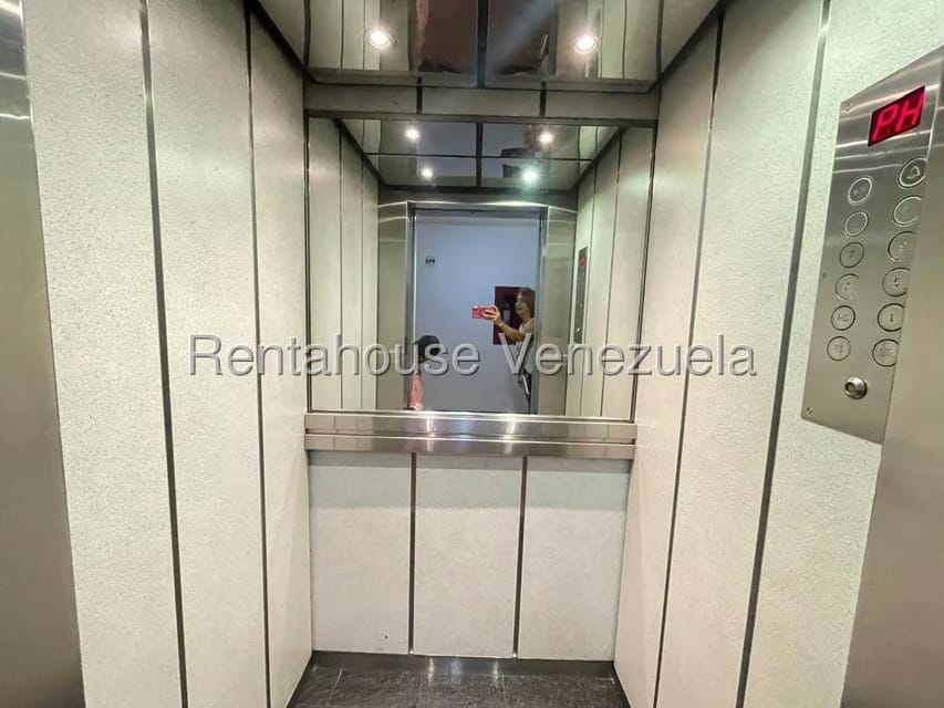 Apartamento (Duplex) en Venta en La Urbina, Distrito Metropolitano - 6