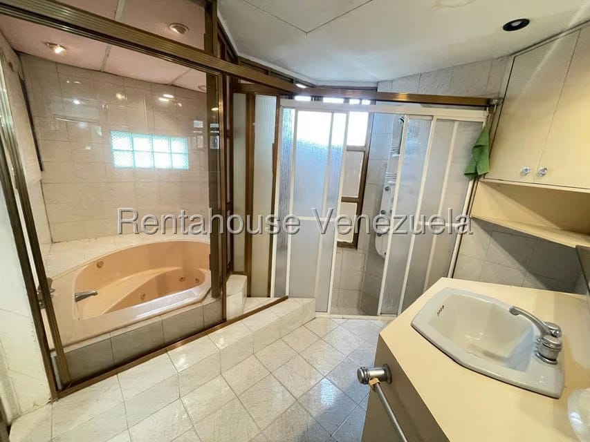 Apartamento (Duplex) en Venta en La Urbina, Distrito Metropolitano - 56