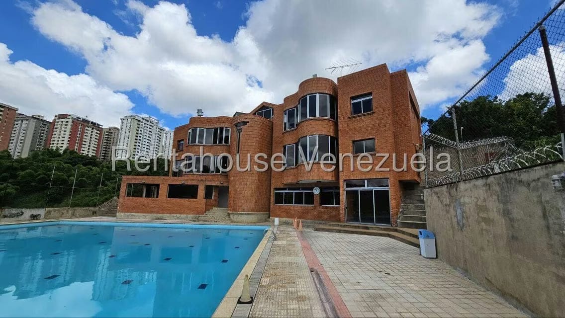 Casa (Multipes Niveles) en Venta en Los Samanes, Distrito Metropolitano - 2