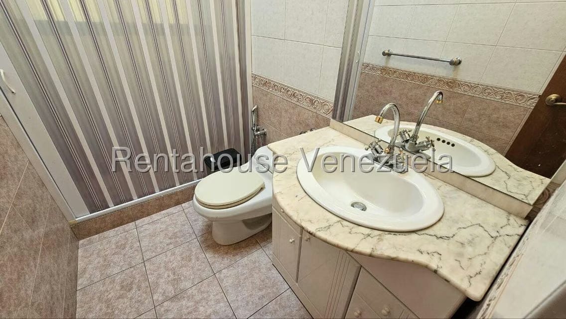 Casa (Multipes Niveles) en Venta en Los Samanes, Distrito Metropolitano - 48