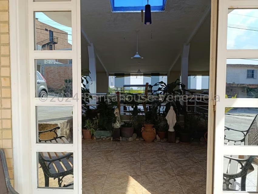 Casa (Multipes Niveles) en Venta en Los Guayabitos, Distrito Metropolitano - 2
