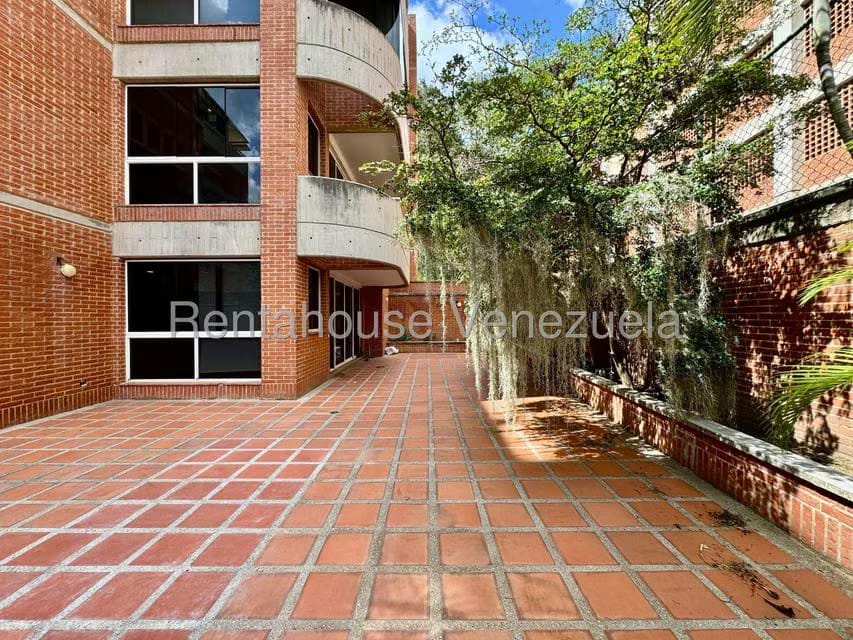 Apartamento (Planta Baja) en Venta en Lomas del Sol, Distrito Metropolitano - 2
