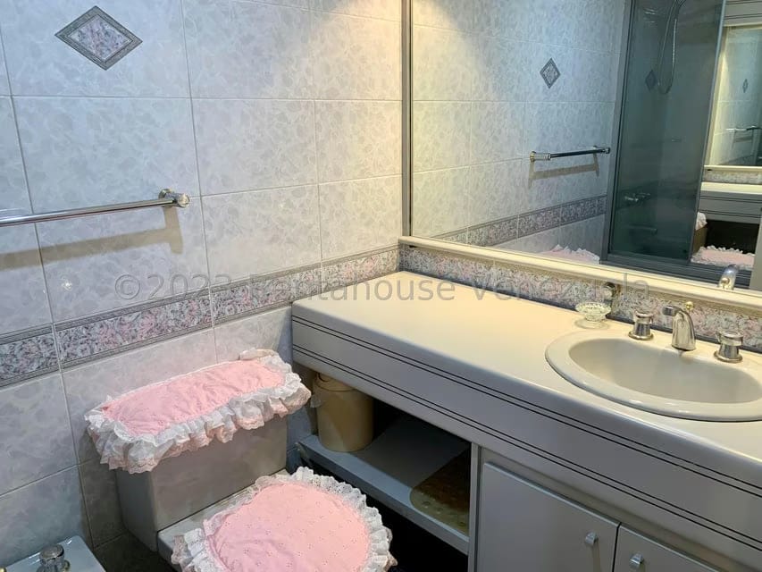 Apartamento (1 Nivel) en Alquiler en Sorocaima, Distrito Metropolitano - 23