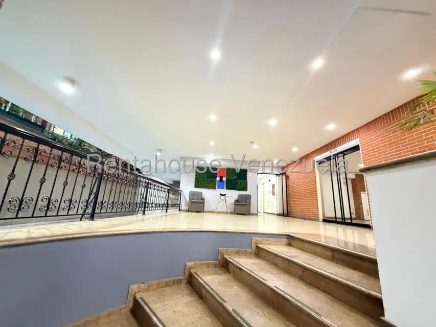 Apartamento (1 Nivel) en Alquiler en Campo Alegre, Distrito Metropolitano - 3