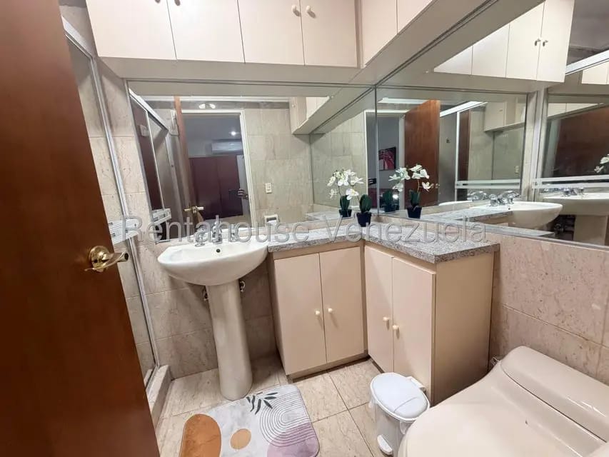 Apartamento (1 Nivel) en Alquiler en Campo Alegre, Distrito Metropolitano - 6