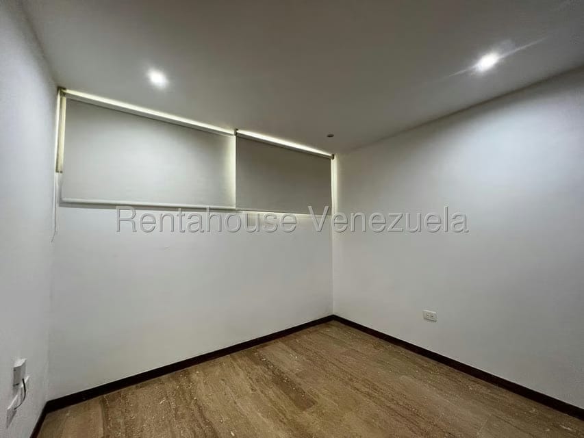 Apartamento (1 Nivel) en Alquiler en Escampadero, Distrito Metropolitano - 12