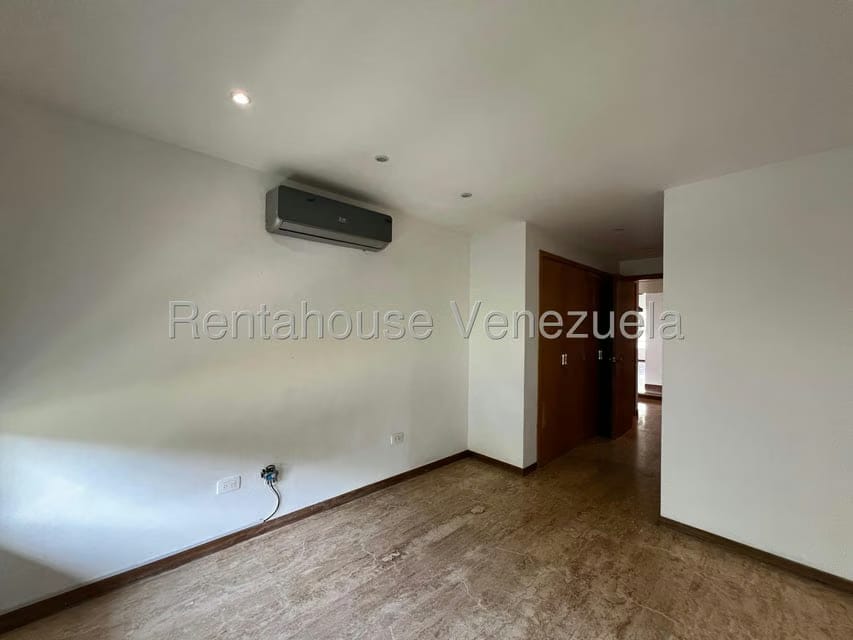 Apartamento (1 Nivel) en Alquiler en Escampadero, Distrito Metropolitano - 16