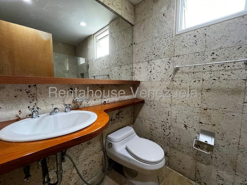 Apartamento (1 Nivel) en Alquiler en Escampadero, Distrito Metropolitano - 17