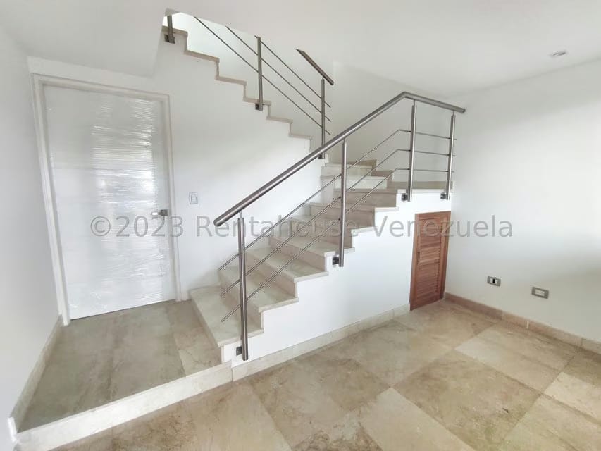 Townhouse (Multiples Niveles) en Venta en Loma Linda, Distrito Metropolitano - 2
