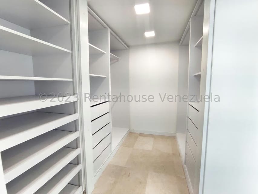 Townhouse (Multiples Niveles) en Venta en Loma Linda, Distrito Metropolitano - 12
