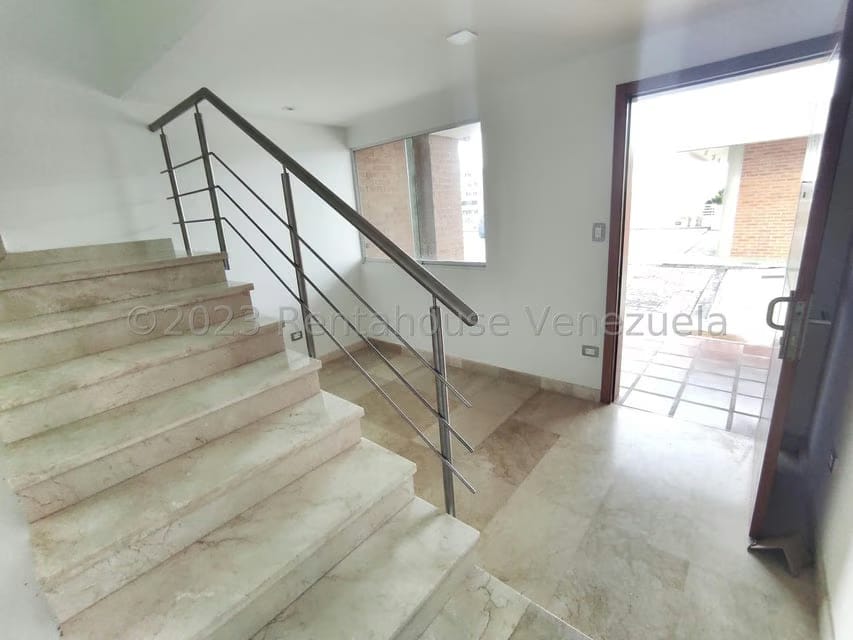 Townhouse (Multiples Niveles) en Venta en Loma Linda, Distrito Metropolitano - 3