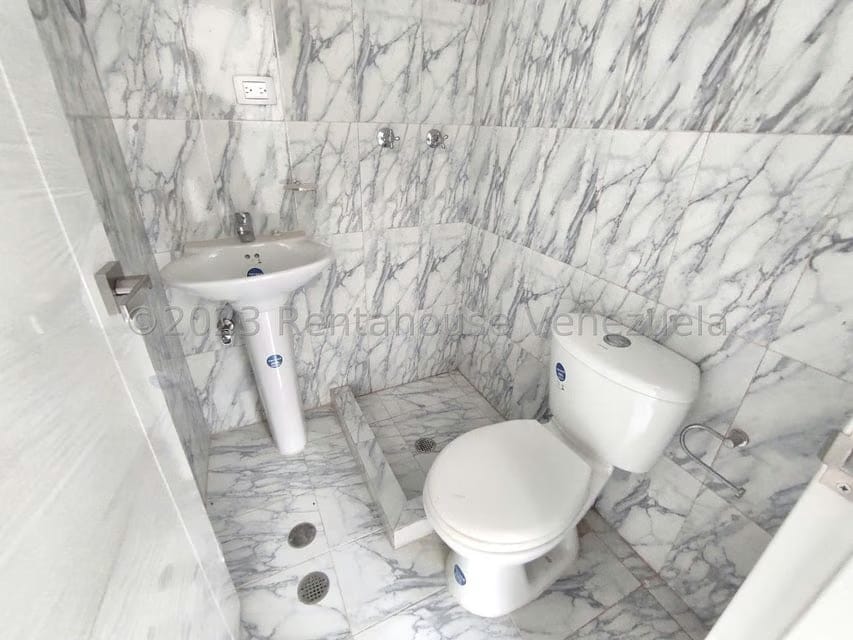 Townhouse (Multiples Niveles) en Venta en Loma Linda, Distrito Metropolitano - 22
