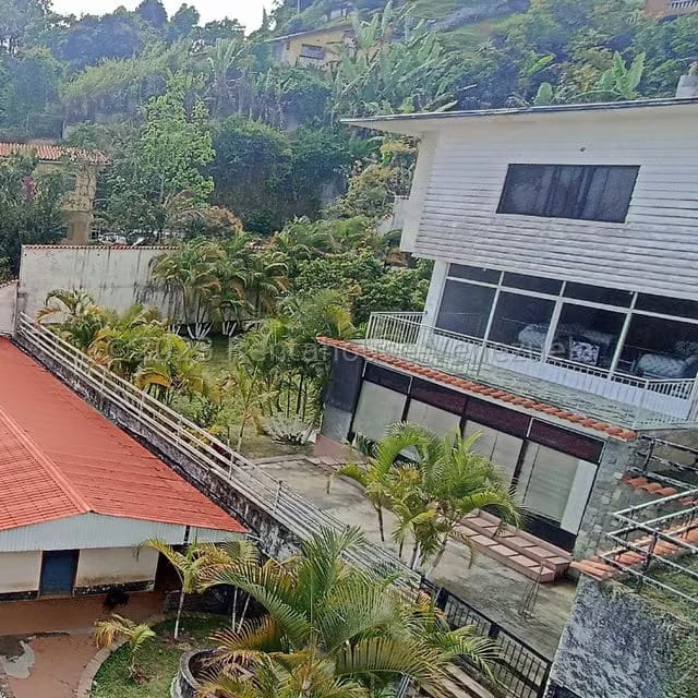 Casa (Multipes Niveles) en Venta en Club Hipico, Miranda - 37