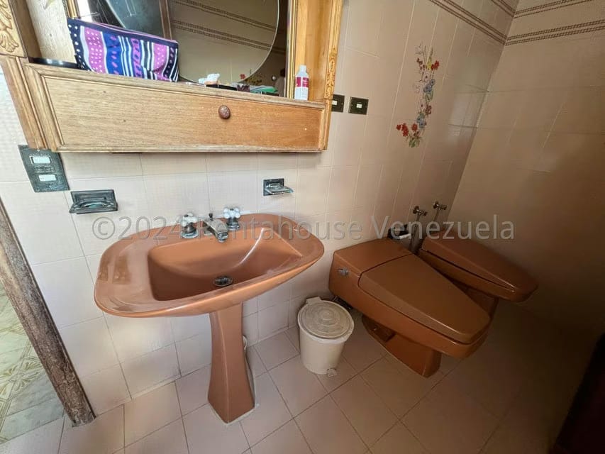 Casa (Duplex) en Venta en Los Naranjos del Cafetal, Distrito Metropolitano - 33